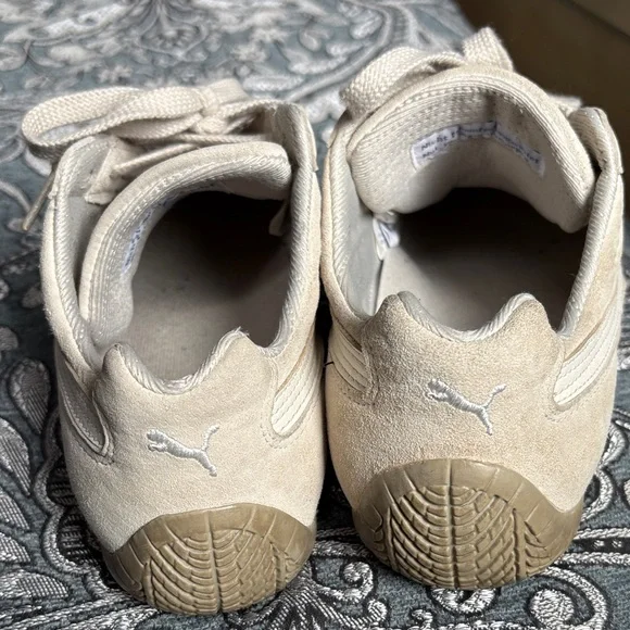 Puma Classic Suede Sneakers in Light Beige and Off-White - Picture 4 of 7